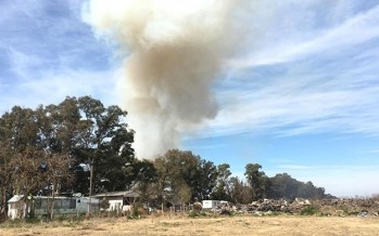 Pilar: vecinos denuncian que queman basura en el acceso al Parque Industrial