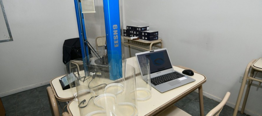 Programa Escobótica: con escuelas del distrito, la Municipalidad fabricó y entregó más 2500 máscaras de bioseguridad