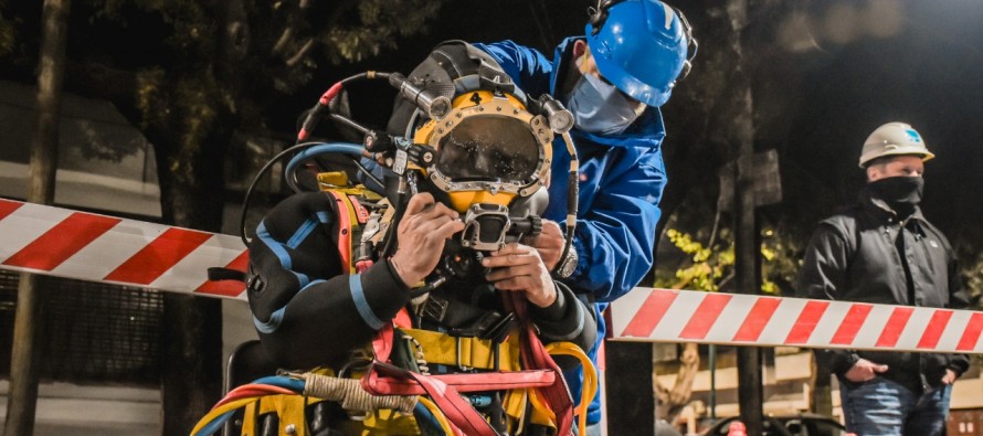 Operativo de inspección de ríos subterráneos con buzos y un minisubmarino de AySA