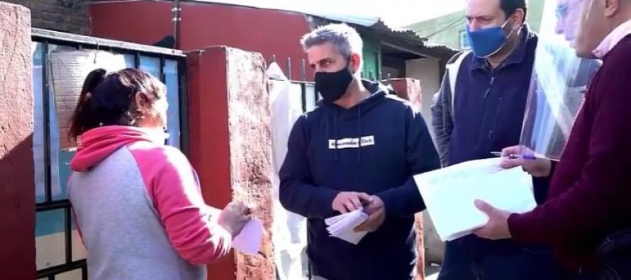 Tigre: concejales del Frente Renovador entregaron tarjetas telefónicas a vecinos y vecinas del barrio San Jorge