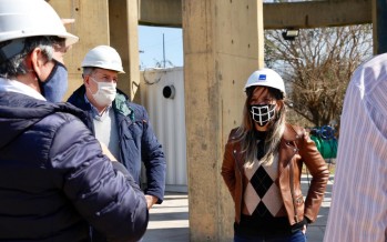 Malena Galmarini y Andrés Watson firmaron un convenio para iniciar nuevas obras en Florencio Varela