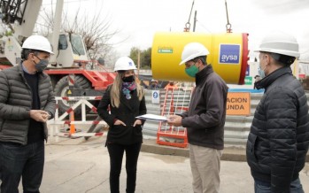 Galmarini, Katopodis y Gray inauguraron una red de agua potable y bajaron la tunelera de una obra de cloaca en Esteban Echeverría