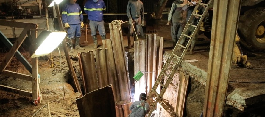AySA repara una importante cañería de agua en Carapachay