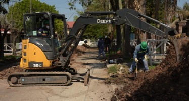 Malena Galmarini y Alberto Descalzo recorrieron una obra de agua en Ituzaingó