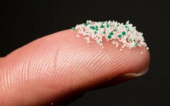 Un estudio demostró que los océanos liberan microplásticos a la atmósfera