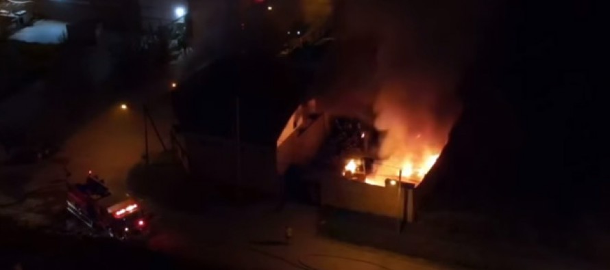 Gran incendio destruyó una planta recicladora de plásticos en Escobar