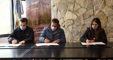 Cabandié firmó un convenio para abastecer de energía renovable a parques nacionales