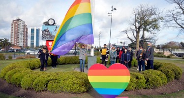 La bandera del Orgullo LGBTIQ+ fue izada en el Municipio de Tigre
