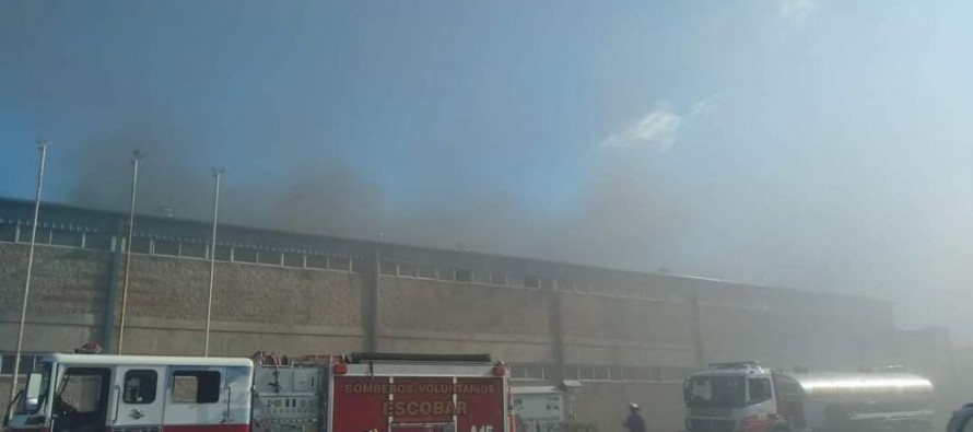 Gran incendio en la feria de la colectividad boliviana en Escobar