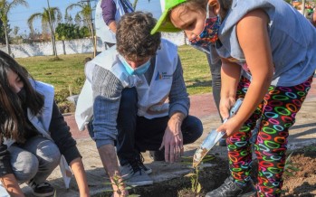 Jornada de plantación de flores y árboles autóctonos en San Fernando