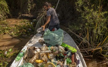 Yorio y las remadas como una forma diferente de limpiar el río
