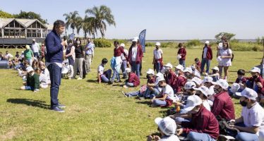 Los alumnos que bautizaron las nuevas islas de San Isidro fueron a conocerlas