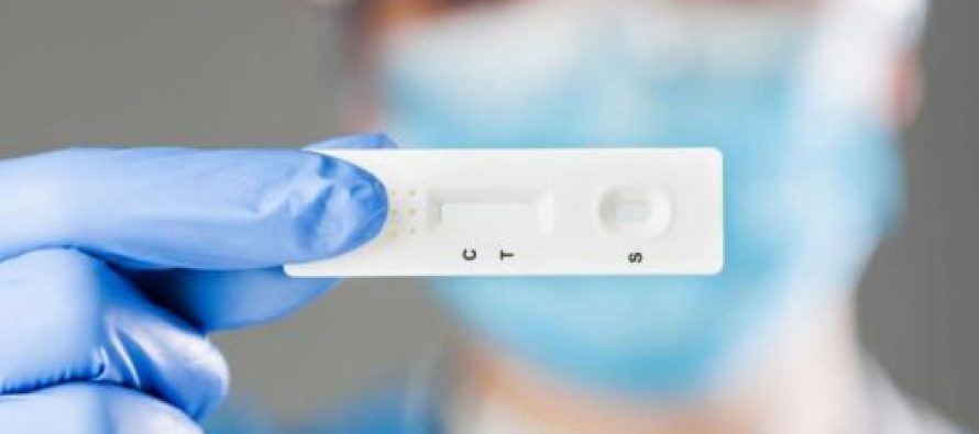 ¿Quiénes son considerados contacto estrecho y qué se debe hacer en tal caso?