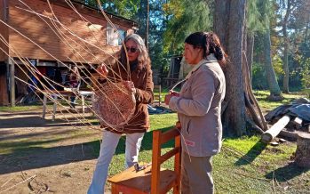 El taller de cestería en el Arroyo Caraguatá avanza superando las expectativas