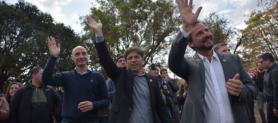 Kicillof despidió en Escobar a estudiantes que viajan con el programa Viaje de Fin de Curso