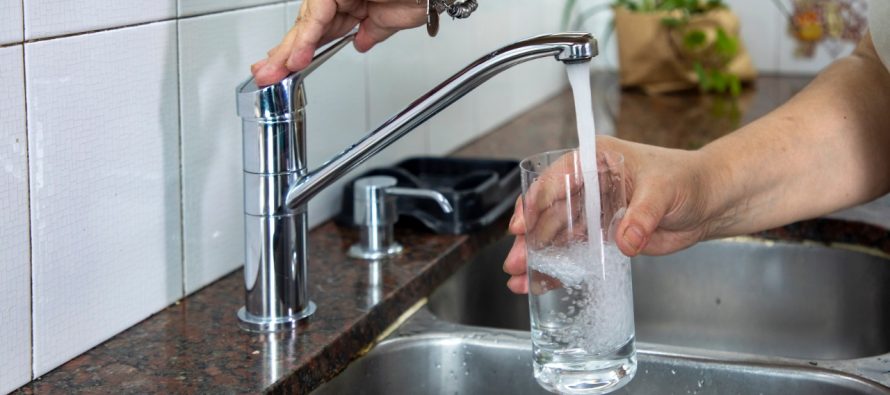 Alerta roja: AySA apela a un cuidado extremo del agua potable frente a las altas temperaturas