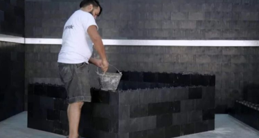 Un emprendimiento familiar de Tigre fabrica ladrillos con las tapitas de gaseosas