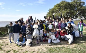 Estudiantes del colegio ORT limpiaron el Río de la Plata junto a Yago Lange