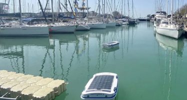 Un argentino inventó un robot solar que limpia océanos con inteligencia artificial