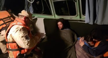 Zárate: Asistieron a una familia que quedó varada tras el hundimiento de su embarcación