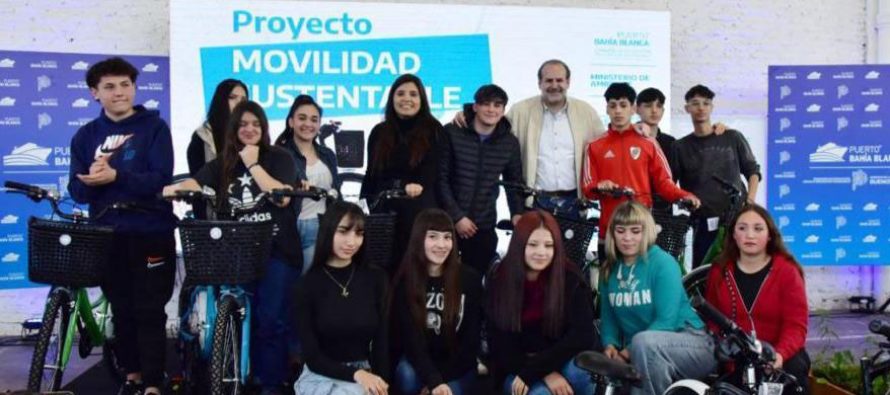 Movilidad Sustentable: entregaron bicicletas a estudiantes que presentaron proyectos ambientales para su comunidad