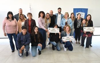 Escobar entregó un reconocimiento a los ganadores del concurso ‘Julio Sin Plástico’