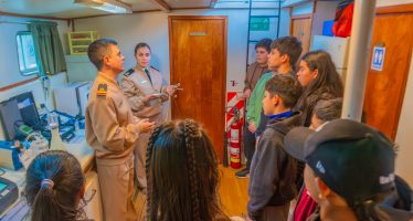 El Barco Laboratorio de Prefectura visitó la Escuela Técnica N°1 del Delta