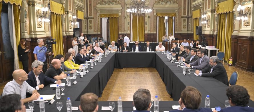 Pilar y Tigre firmaron convenios con Provincia para la compra de bienes de capital