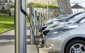 Habilitan la instalación de centros de carga de autos eléctricos