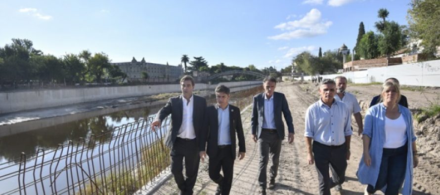 Kicillof recorrió los avances de las obras en el Río Luján