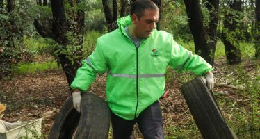 Escobar Sostenible: el Municipio avanza con el retiro puerta a puerta de neumáticos en desuso