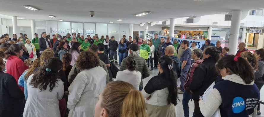 Asamblea en el Hospital Central de San Isidro ante incumplimientos del gobierno municipal