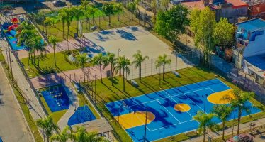 San Fernando inauguró la renovación de la plaza de los barrios Villa Hall y Don Mariano