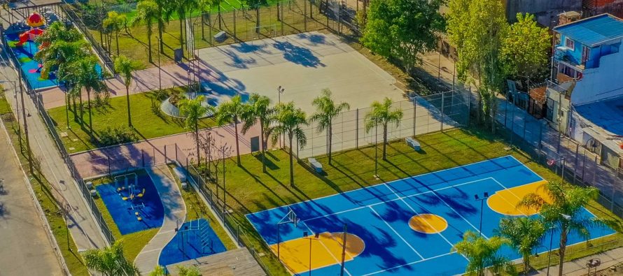 San Fernando inauguró la renovación de la plaza de los barrios Villa Hall y Don Mariano