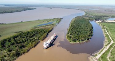 Puerto de San Pedro: un buque varado y el peor escenario