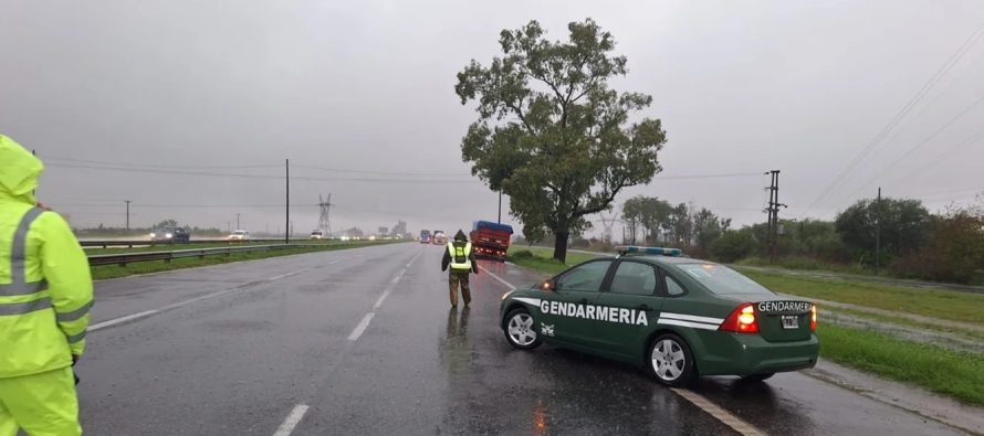 Kicillof encabezó una reunión de emergencia ante el temporal que afecta a la provincia
