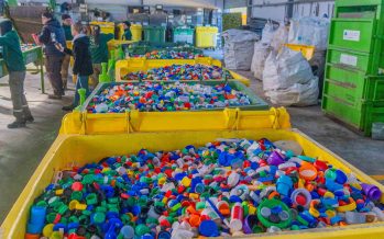 San Fernando recicló tapitas plásticas y papeles para la Fundación Garrahan