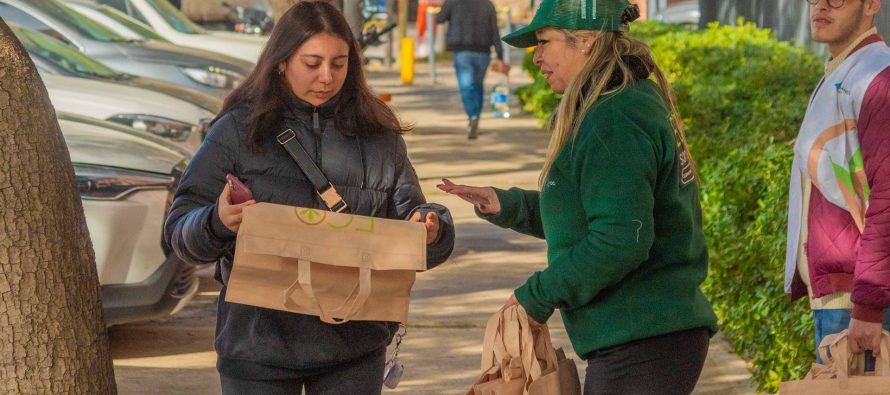 San Fernando entregó más bolsas reutilizables para promover que no se usen bolsas plásticas