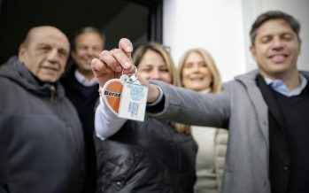 Kicillof y Magario entregaron 110 viviendas a familias de Berazategui