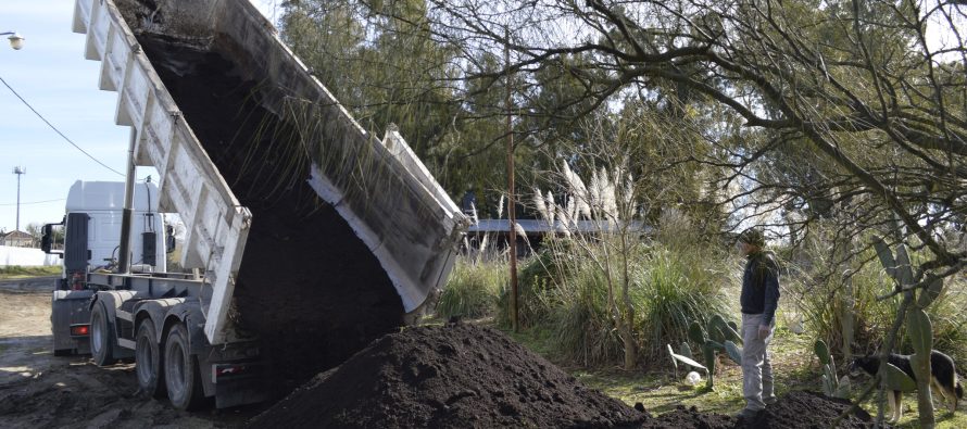 El Ceamse donó compost a la Comunidad Punta Querandí