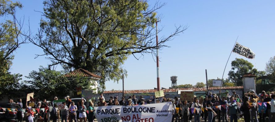 Nueva marcha y abrazo al Parque Boulogne ante la construcción de un barrio cerrado