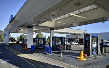 Lobistas petroleros protestaron contra proyecto de ley que los obliga a anunciar los aumentos