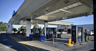 Lobistas petroleros protestaron contra proyecto de ley que los obliga a anunciar los aumentos