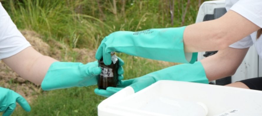 Tomaron muestras para evaluar la calidad de agua en el Río Luján