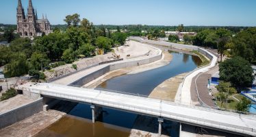 Kicillof inauguró un puente clave sobre el Río Luján para evitar inundaciones
