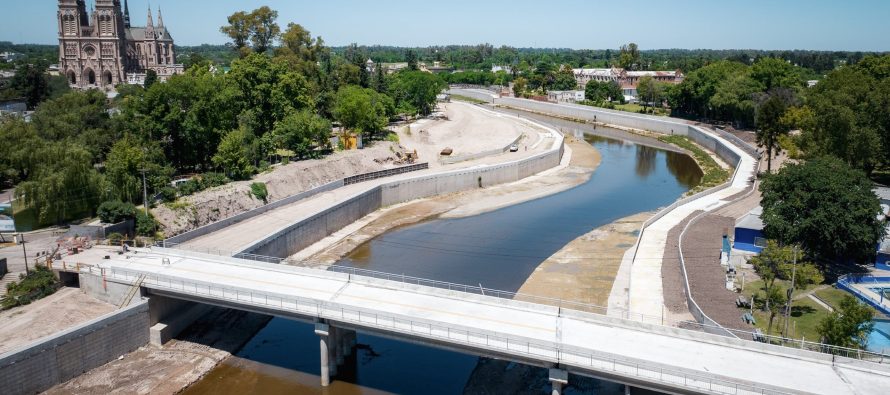 Kicillof inauguró un puente clave sobre el Río Luján para evitar inundaciones