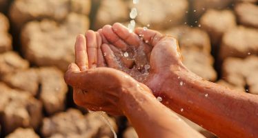 La psicología del grifo: por qué la abundancia de agua en América Latina es un espejismo conductual