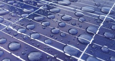 Energías renovables: crean celdas solares que generan electricidad con la lluvia