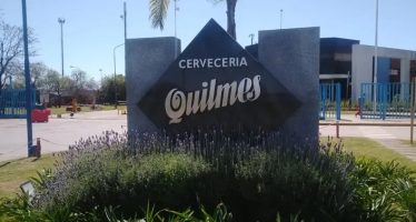 La planta de Corona en Zárate reduce a la mitad su personal por la caída del consumo