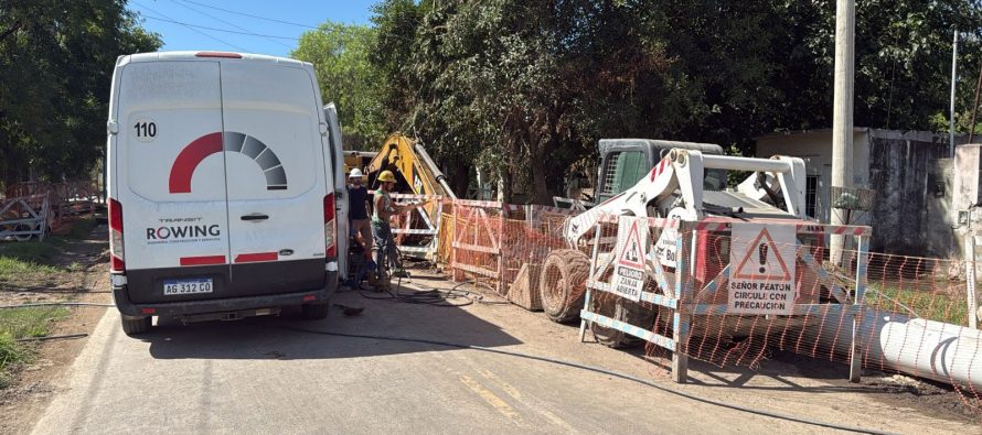 Maschwitz: Una rotura de caño en la calle Independencia afectó veredas y domicilios